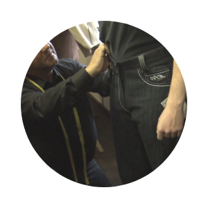 Maße für Lederhose nehmen Maße nehmen Maßanfertigung Lederhose
